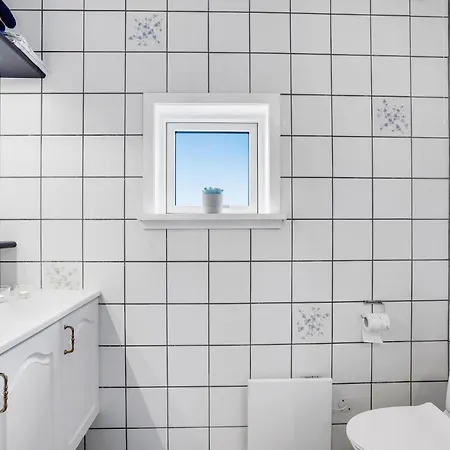 2 Bedroom Cozy In Apartament